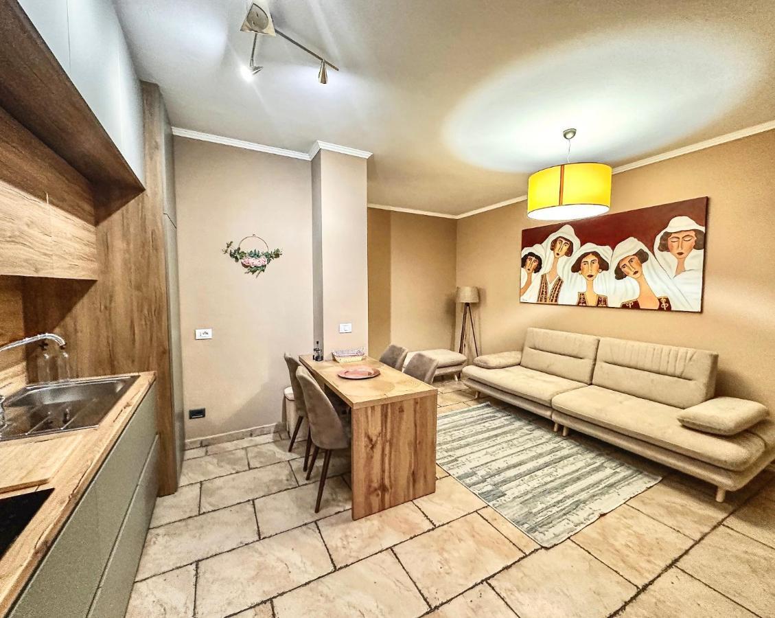 Amos City Center Apartment Tirana Exteriér fotografie
